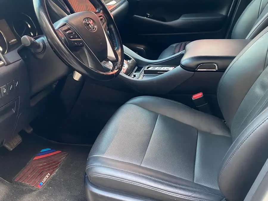 ألفارد 2021 هايبرد 2.5 لتر الفئة المميزة