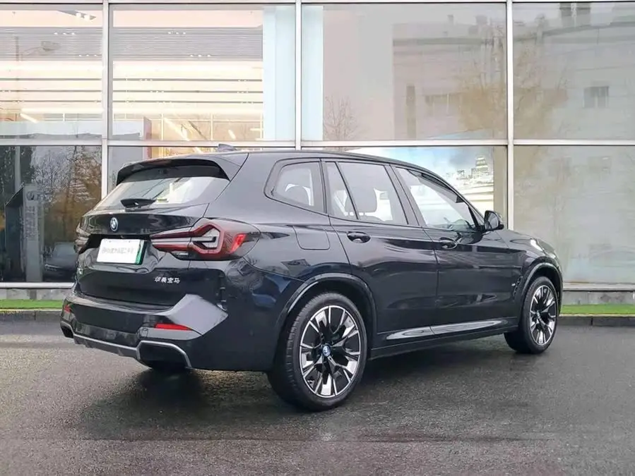 بي ام دبليو iX3 2024 النسخة الابتكارية