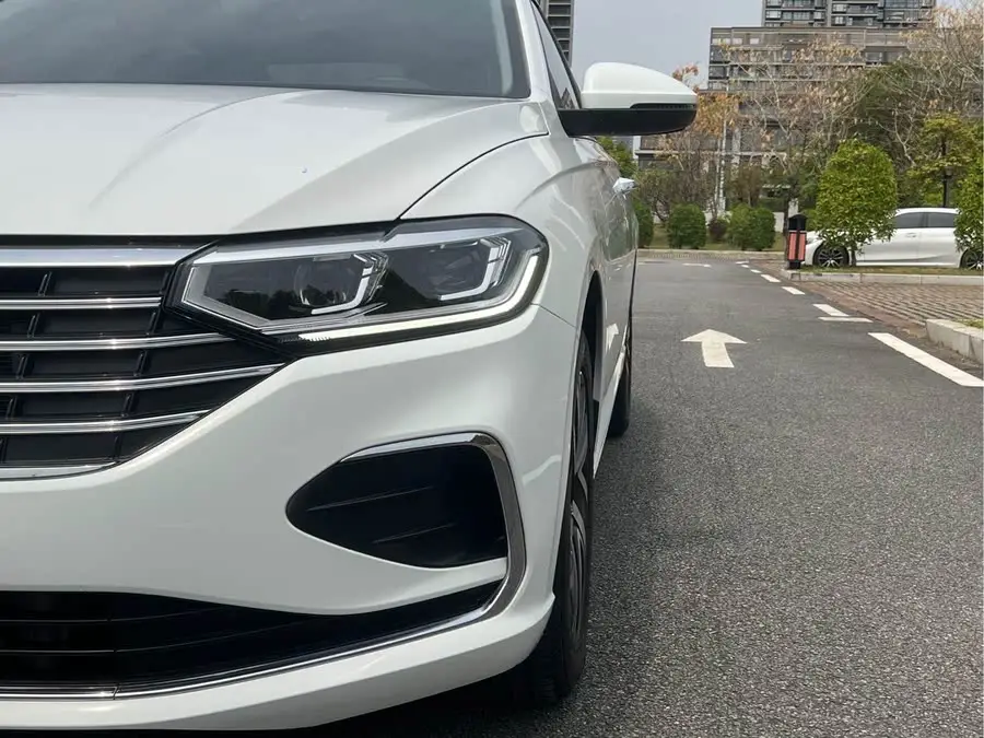 لافيدا 2023 300TSI DSG النسخة الكاملة ذات السماء المرصعة بالنجوم