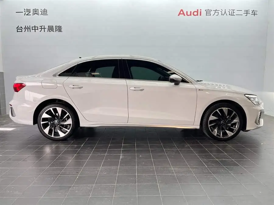 أودي A3 طراز 2023 A3L ليموزين 35 TFSI طراز رياضي عصري