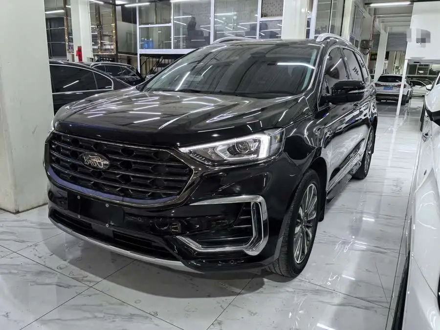 2021 Ford Edge PLUS EcoBoost 245 Two-Wheel Drive Luxury 7-Seater