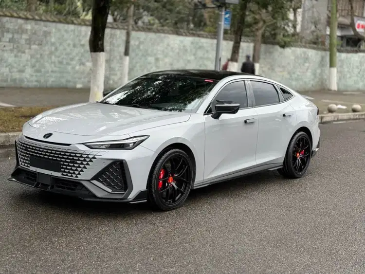 Changan UNI-V 2023 1.5T Smart Navigation Edition