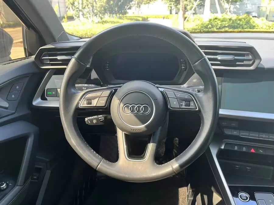 أودي A3 طراز 2022 A3L ليموزين 35 TFSI الأناقة العصرية