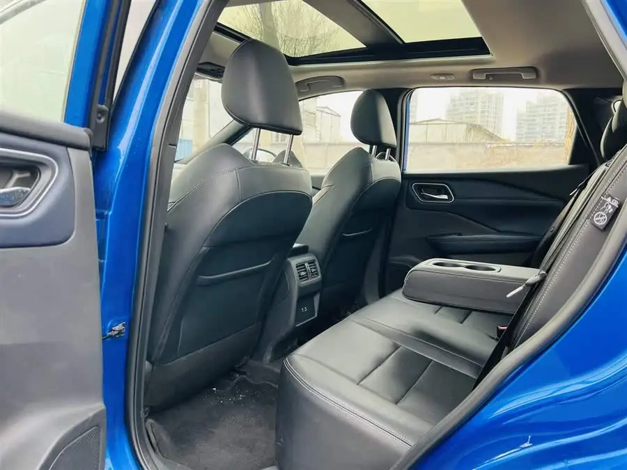 نيسان إكس-تريل 2023 1.3T CVT الفئة العليا