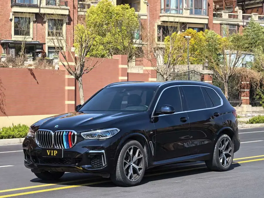 بي إم دبليو X5 2022 طراز مُعدل xDrive 40Li حزمة رياضية M