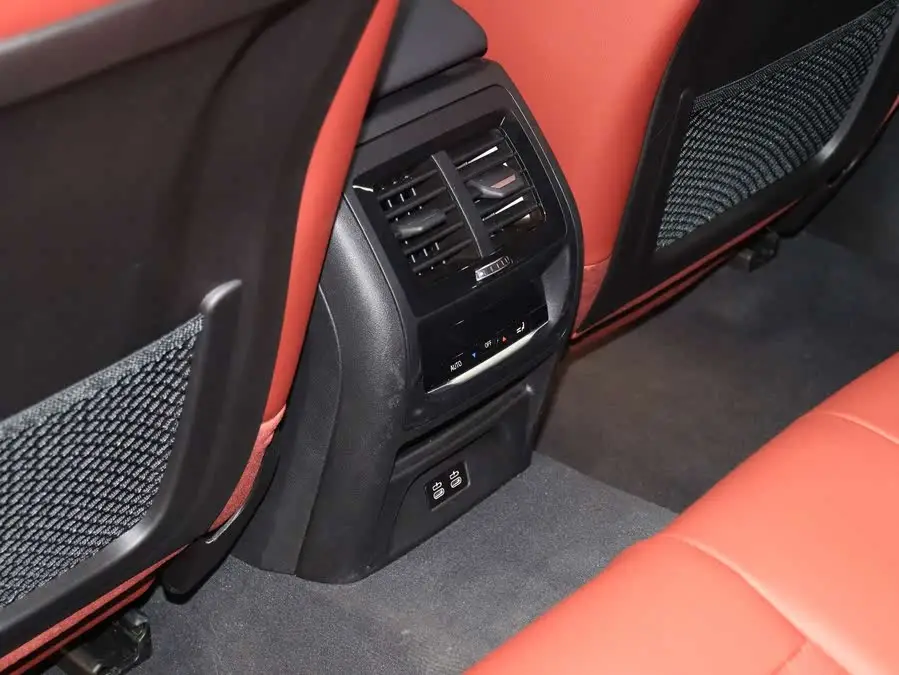 بي إم دبليو X4 2022 xDrive 25i حزمة رياضية M