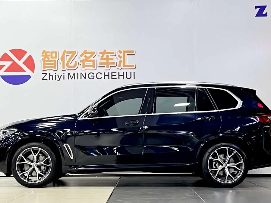 بي إم دبليو X5 2022 طراز مُعدل xDrive 40Li حزمة رياضية M