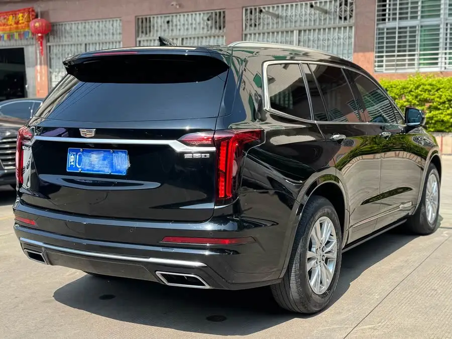 كاديلاك XT6 2021 28T طراز فخم بستة مقاعد