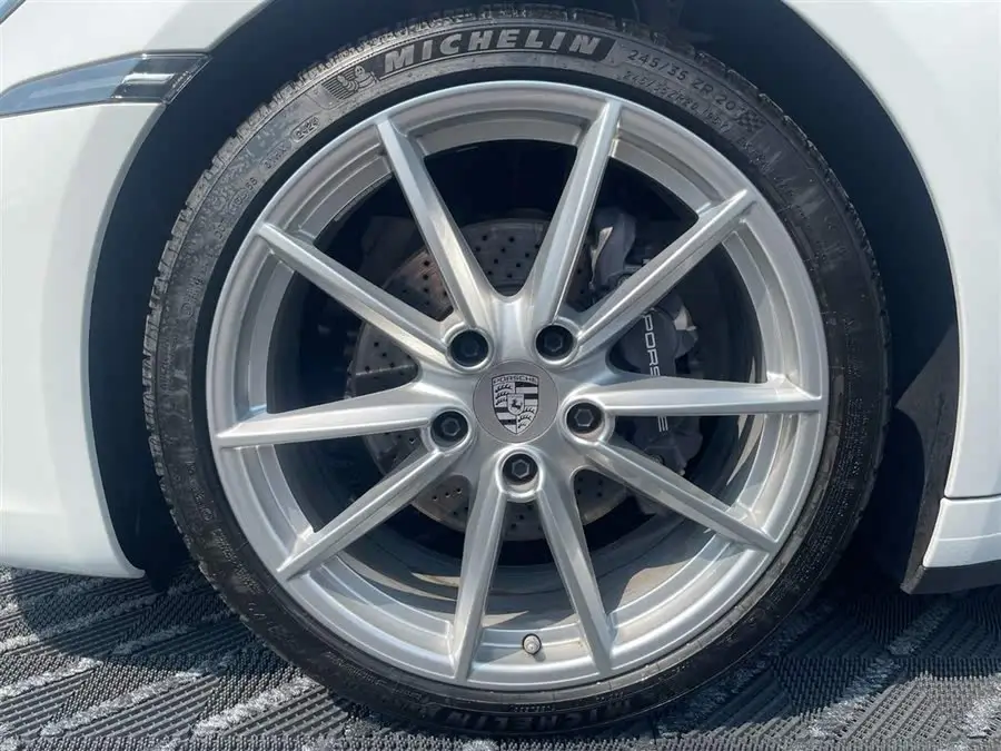 بورش 911 2023 كاريرا 4 3.0T