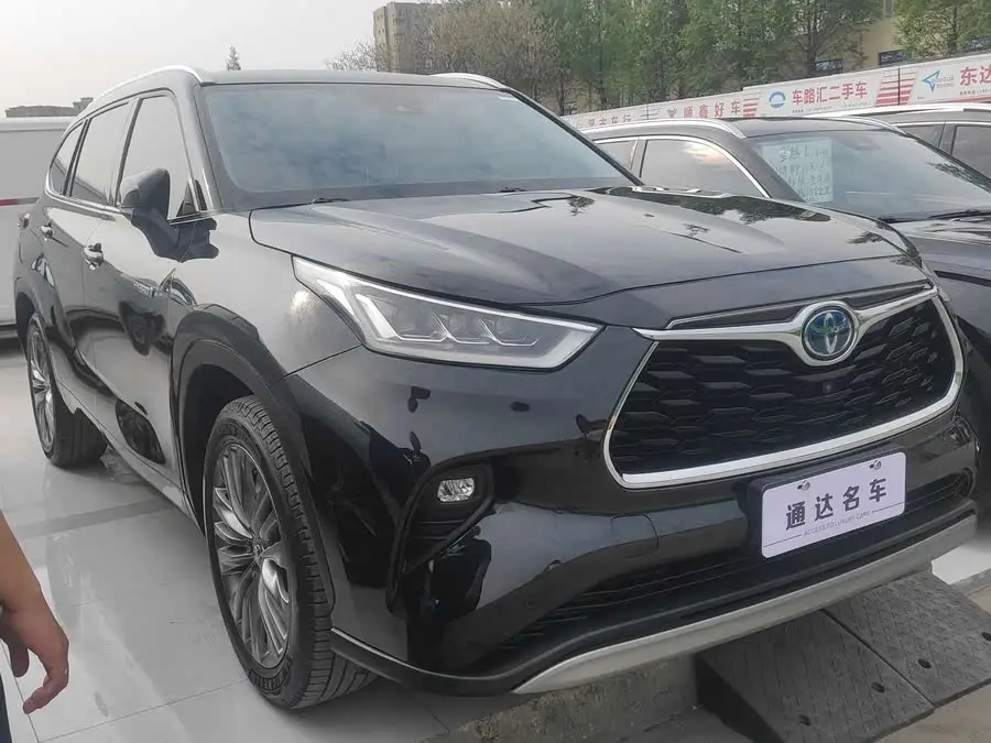 هايلاندر 2022 هايبرد 2.5 لتر دفع رباعي فئة بريميوم 7 مقاعد