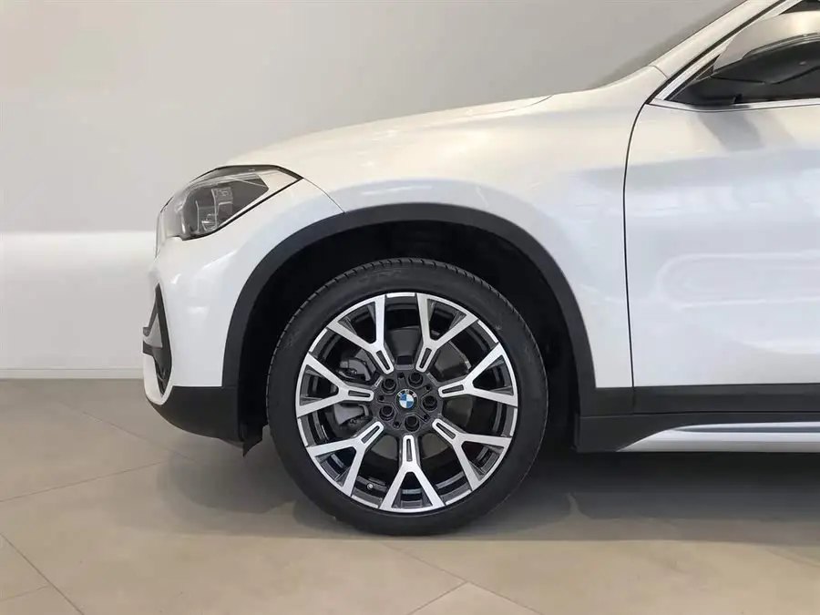 بي إم دبليو X1 2021 xDrive25Li الفاخرة