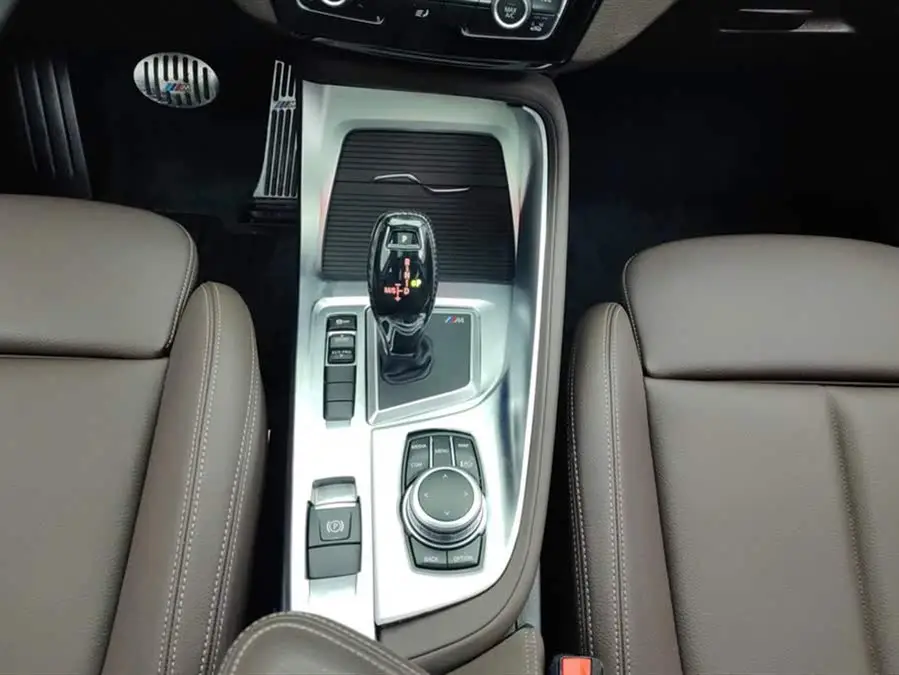 بي إم دبليو X1 2021 sDrive25Li الطراز الرائد