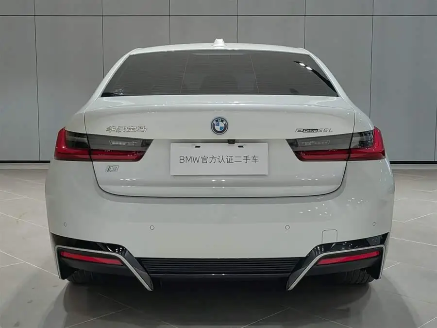 بي إم دبليو i3 2024 eDrive 35 L