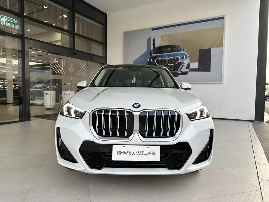 بي إم دبليو X1 2024 sDrive25Li حزمة تصميم X