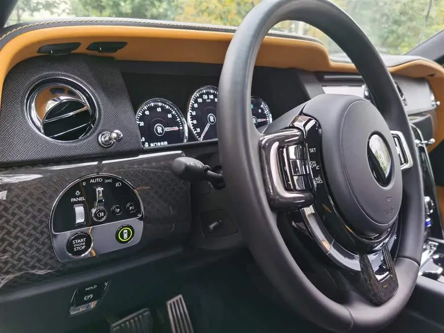 كولينان 2020 طراز بلاك بادج