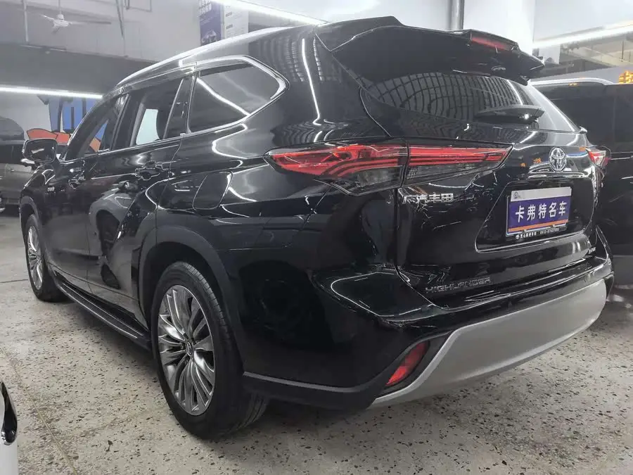 هايلاندر 2022 هايبرد 2.5L دفع رباعي بريميوم 7 مقاعد