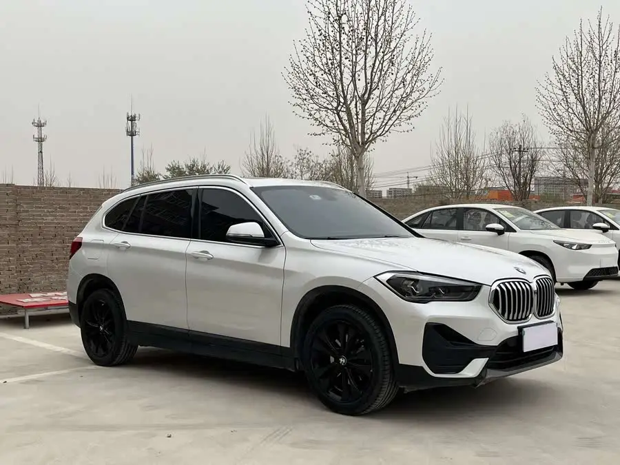 بي إم دبليو X1 2021 طراز معدل sDrive20Li الطراز الأنيق