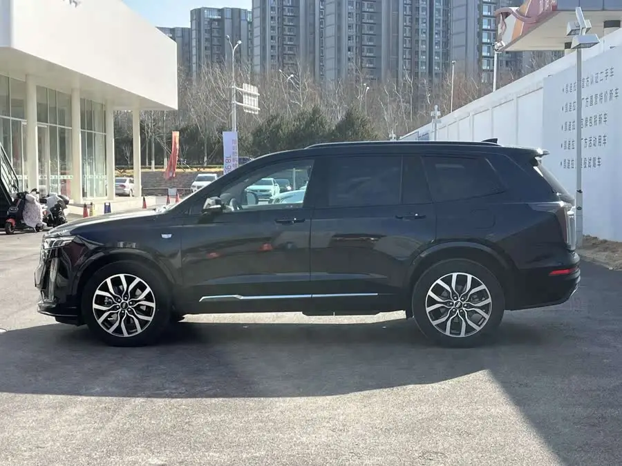 كاديلاك XT6 2022 2.0T ستة مقاعد دفع رباعي بلاتينيوم