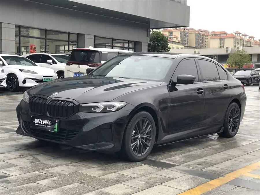 بي إم دبليو i3 2024 eDrive 40 L حزمة الليل