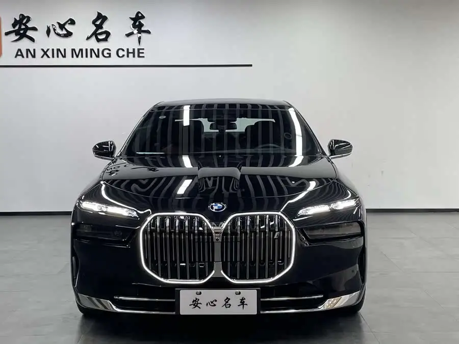 بي إم دبليو i7 2023 eDrive50L باقة فاخرة