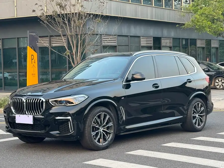 بي إم دبليو X5 2022 طراز محدث xDrive 30Li حزمة M الرياضية