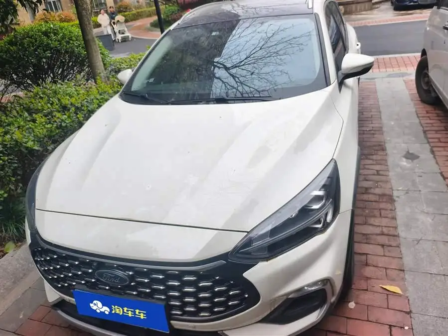 2021 فورد فوكس واغن صيد إيكوبوست 180 أوتوماتيكي تريند