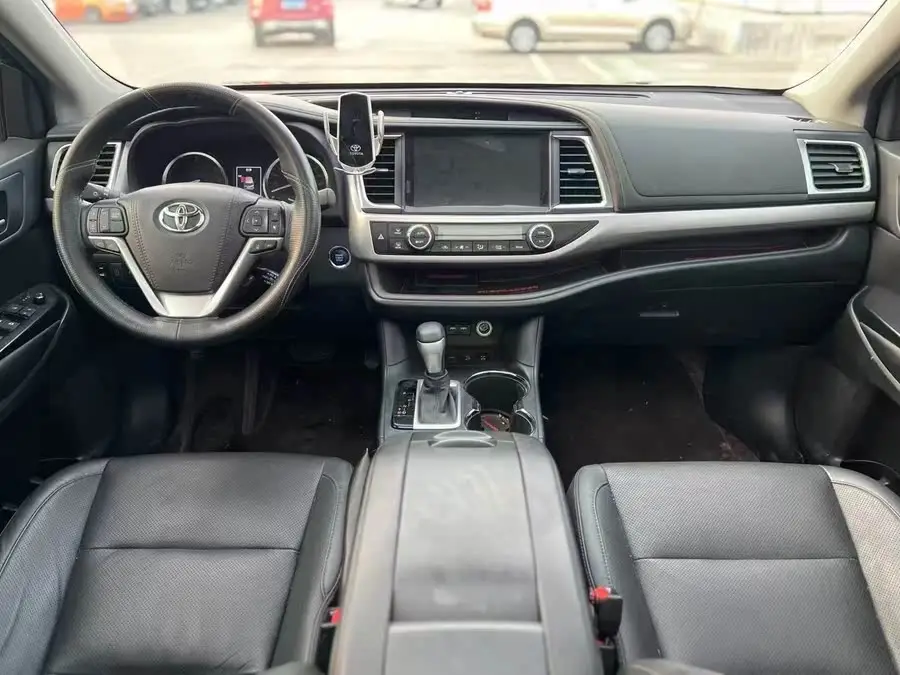 هايلاندر 2021 2.0T دفع رباعي فاخر 7 مقاعد