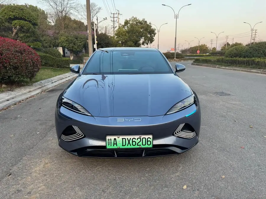 ختم 2022 النموذج 550 كم المدى القياسي دفع خلفي نسخة النخبة