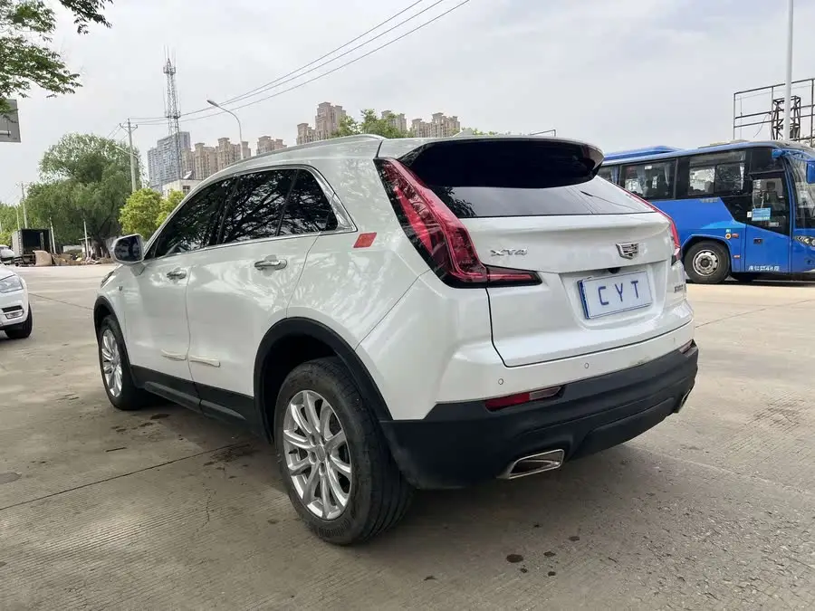 كاديلاك XT4 2022 28T دفع ثنائي فئة الرفاهية