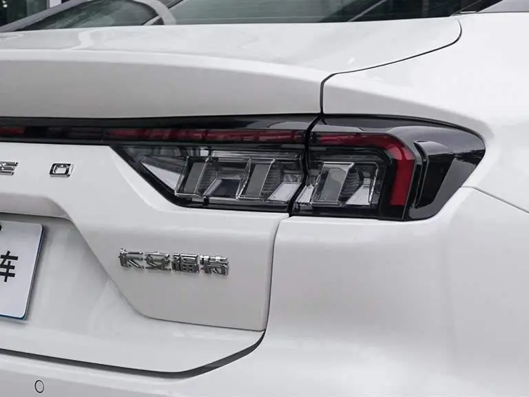 2023 فورد مونديوا إكو بوست 245 فاخرة