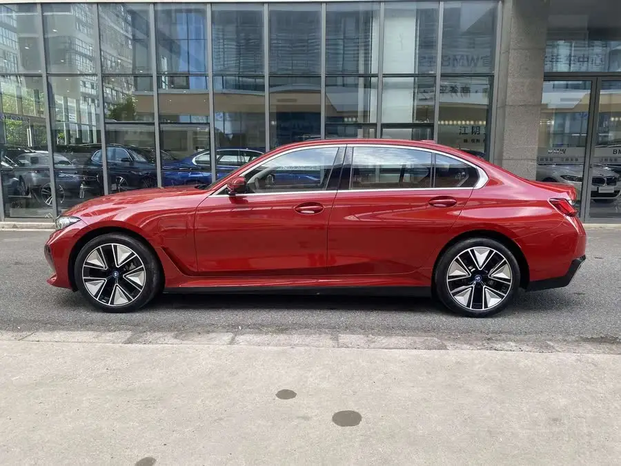 بي إم دبليو i3 2022 eDrive 35 L