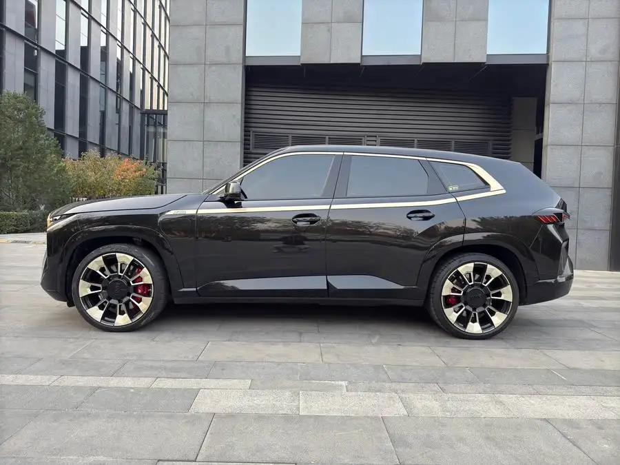 بي إم دبليو XM 2023 النموذج الأساسي