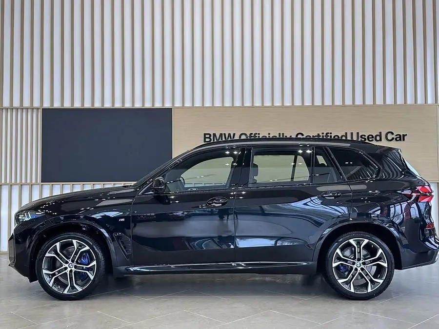 بي إم دبليو X5 2023 xDrive 40Li باقة M الرياضية الليلية الحصرية