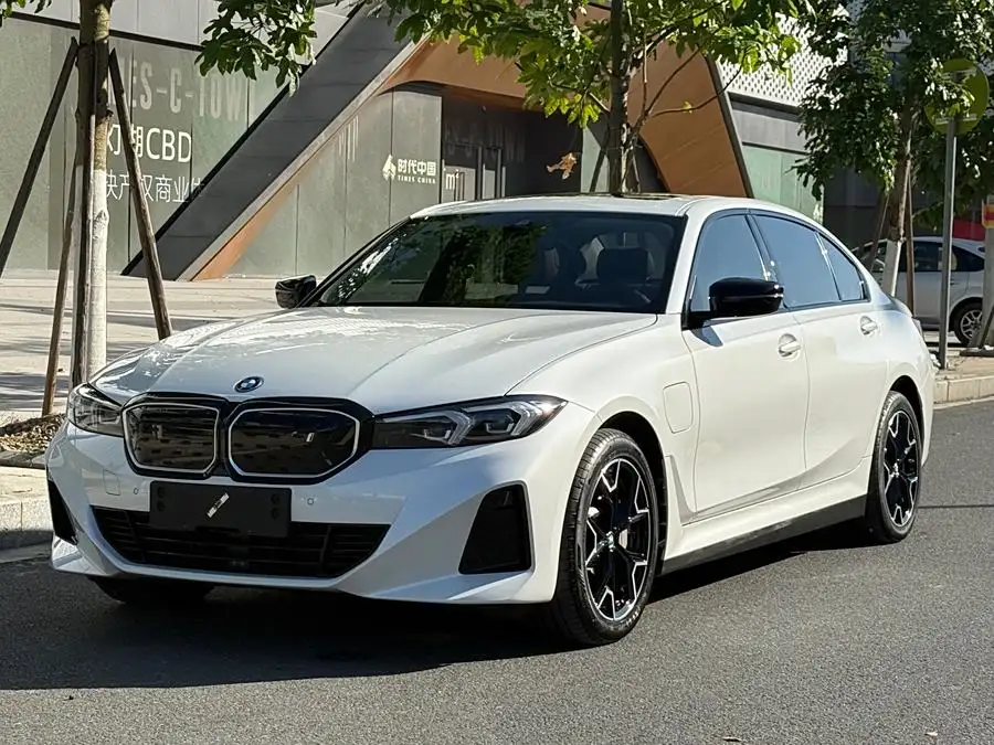 بي إم دبليو i3 2024 eDrive 40 L حزمة الليل