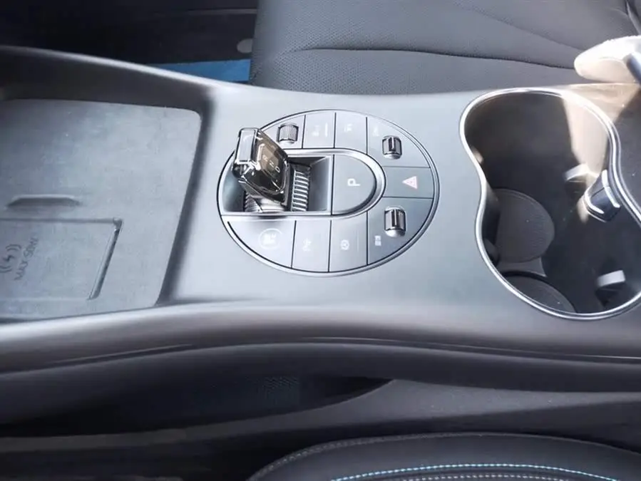 سيارة بكين 2025 الطراز 650 النسخة ذات المدى الطويل