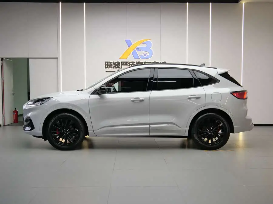 2024 فورد إسكاب 245 إيكوبوست دفع رباعي ST-Line Pro