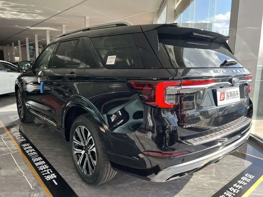 مستكشف 2024 2.3T EcoBoost دفع رباعي إصدار تيتانيوم 6 مقاعد