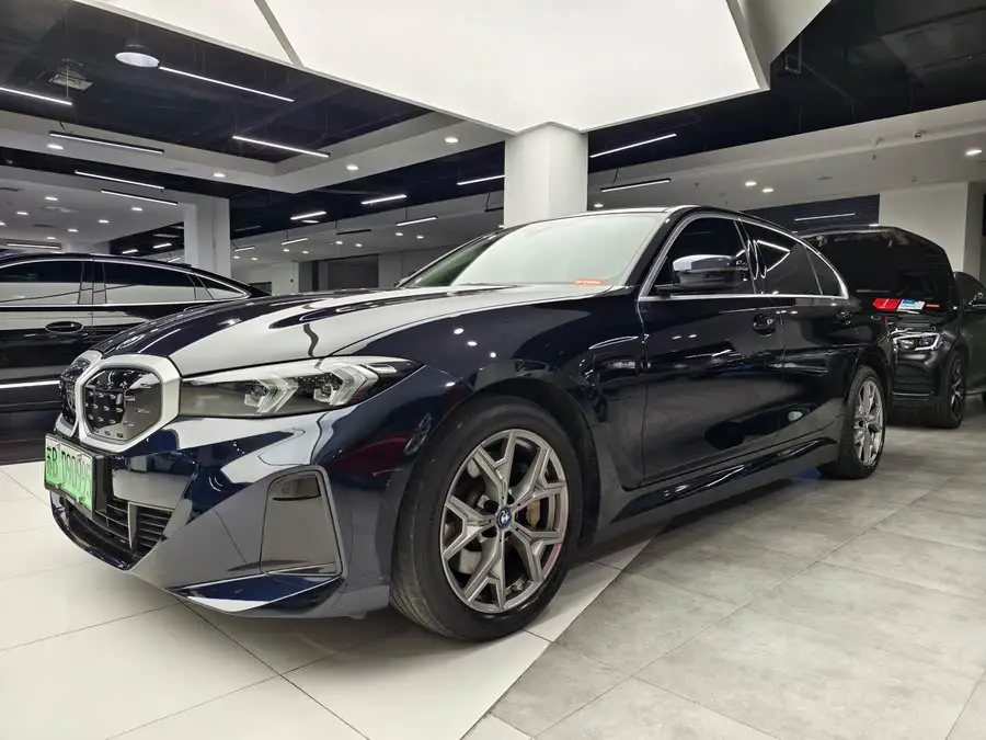 بي إم دبليو i3 2022 eDrive 35 L