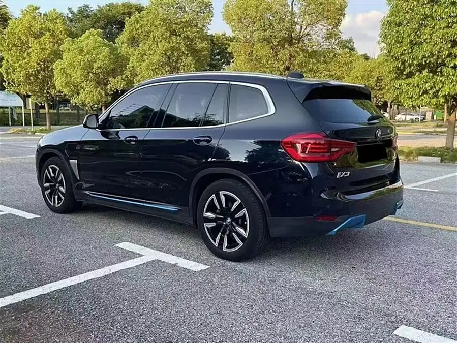 BMW iX3 2021 Leading Model