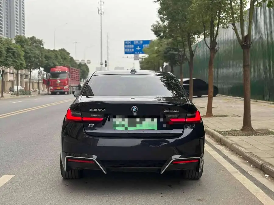 بي إم دبليو i3 2024 eDrive 40 L حزمة الرياضة الليلية