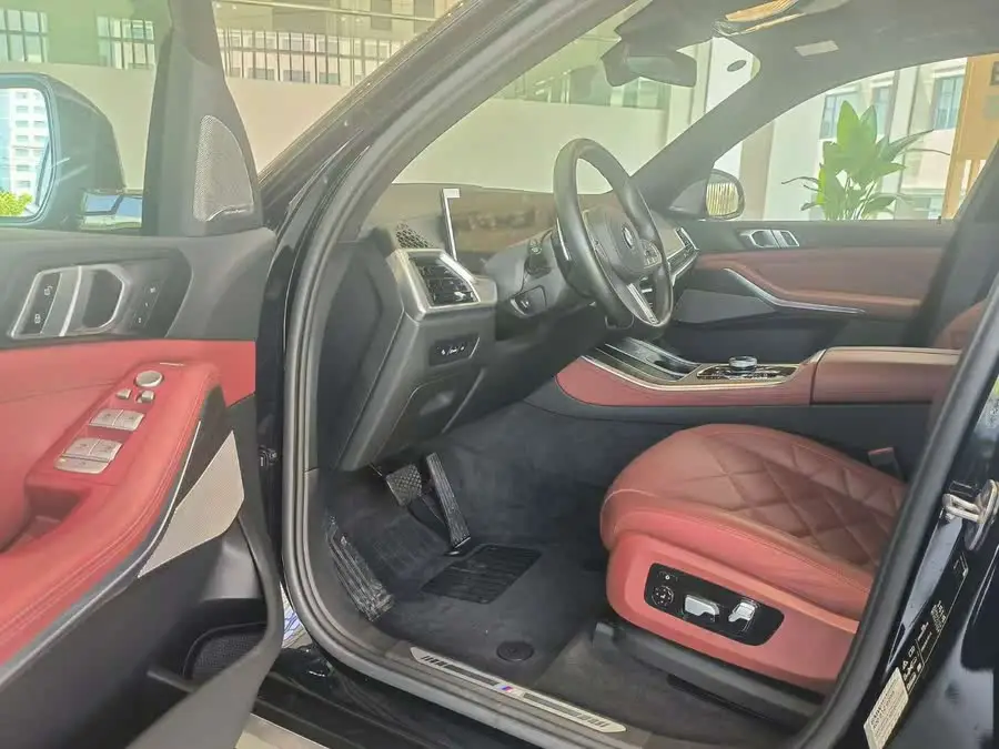 بي إم دبليو X5 2023 xDrive 40Li حزمة رياضية M