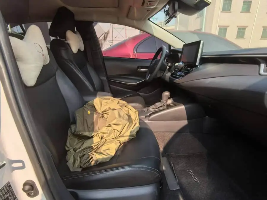 2021 كورولا هايبرد 1.8 لتر E-CVT النسخة النخبوية