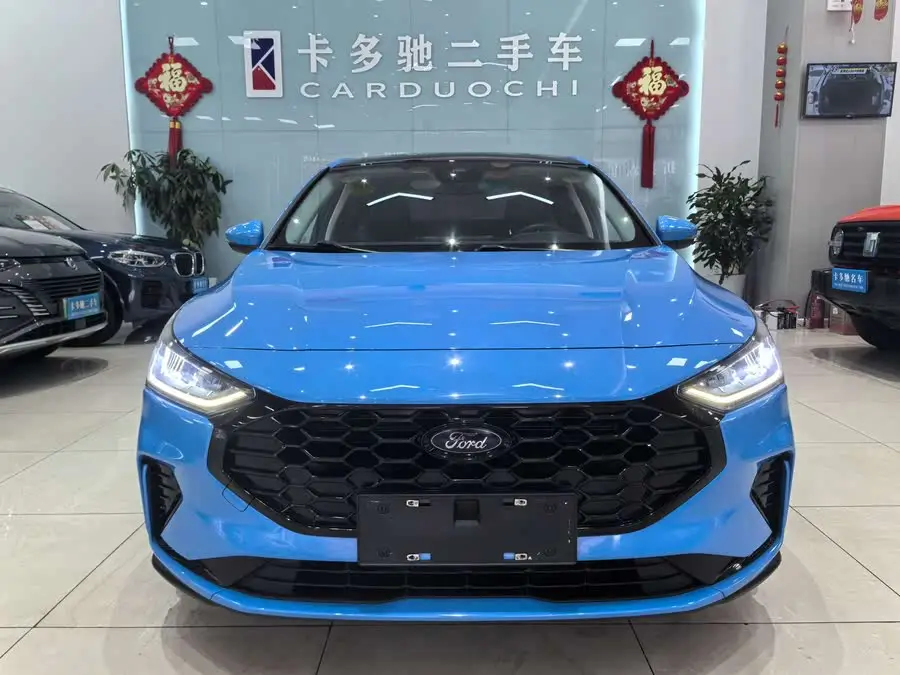 فورد فوكس 2022 سيدان إيكوبوست 180 أوتوماتيكي سباق