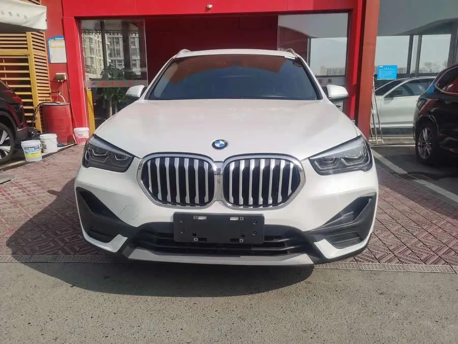 بي ام دبليو X1 2021 sDrive25Li النسخة الرائدة