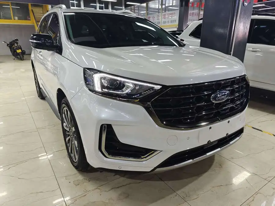 2021 Ford Edge PLUS EcoBoost 245 Two-Wheel Drive Luxury Version 7-Seater