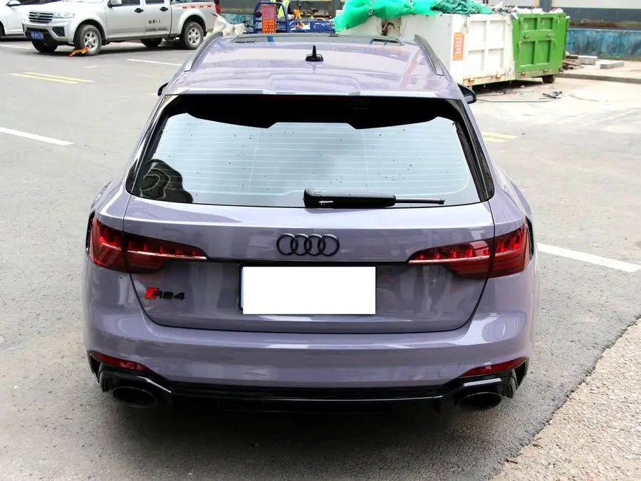 أودي RS 4 2023 RS4 أفانت إصدار بلاك