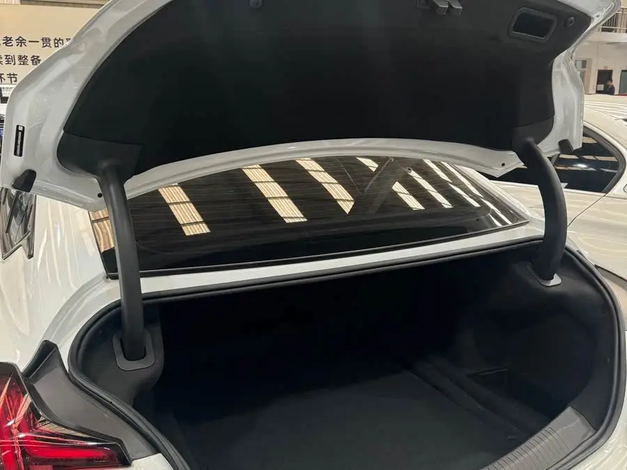 كاديلاك CT5 2022 28T الفاخرة (الإصدار القياسي)