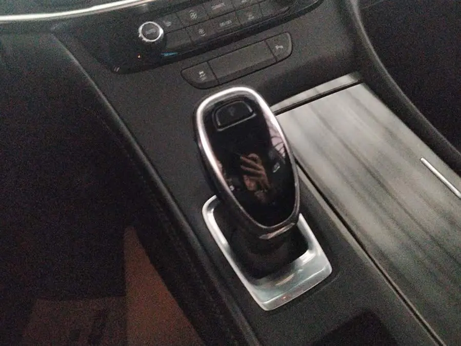 بيوك لاكروس 2021 552T الفاخرة