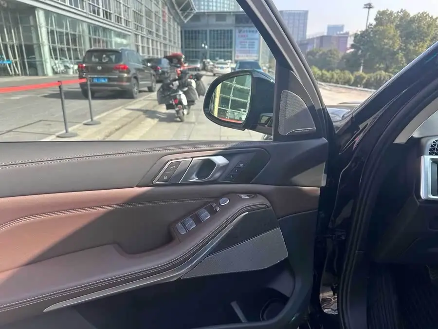 BMW X5 2023 xDrive 30Li M Sport Night Package