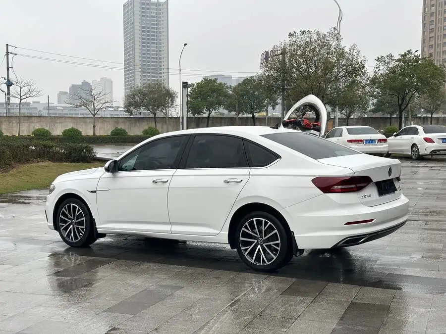 لافيدا 2022 280TSI DSG الفاخرة